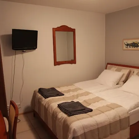 Urkin Piilopirtti 3*