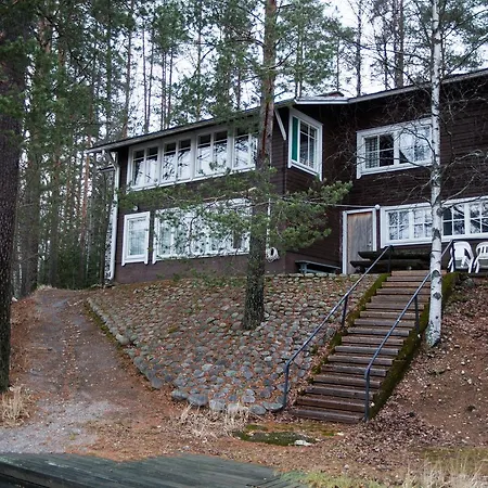 Urkin Piilopirtti 3*