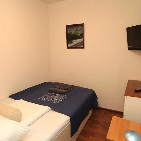 Urkin Piilopirtti 3*